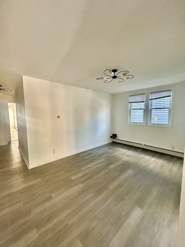 Living room - 205 N 16th St Unit A