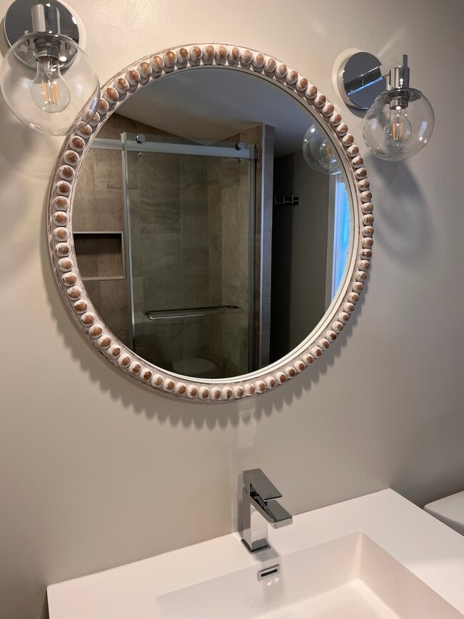 Contemporary Bath - 633 Glenview Ave Unit 2