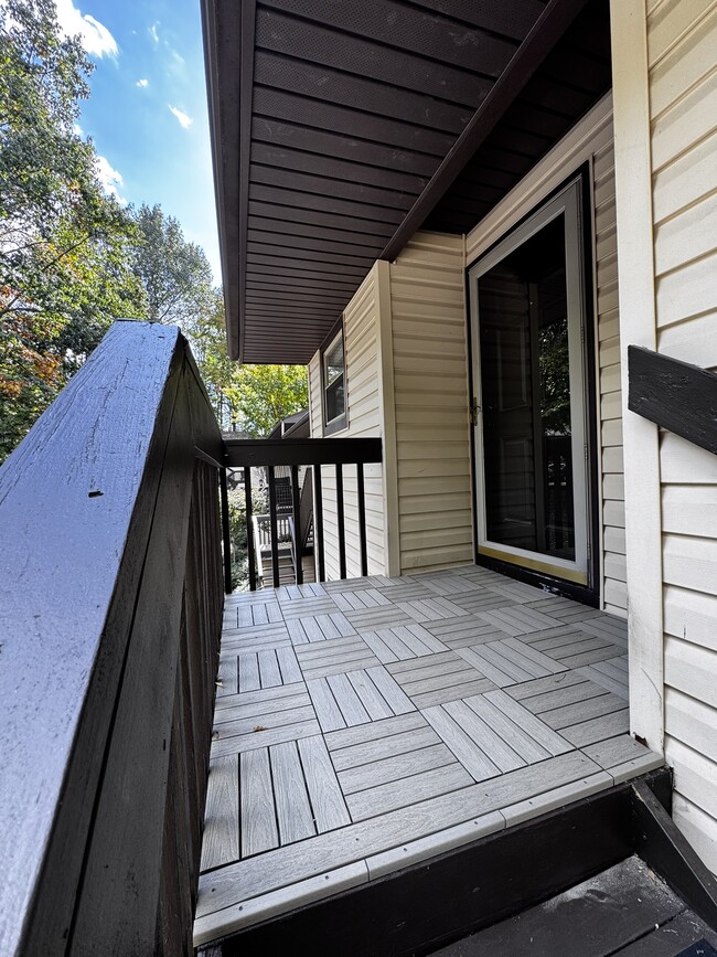 Front door, new flooring - 122 Turnwood Ln Unit 122 Turnwood Lane