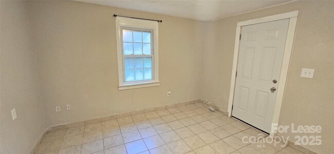 Photo - 508 Arlington Cir NW