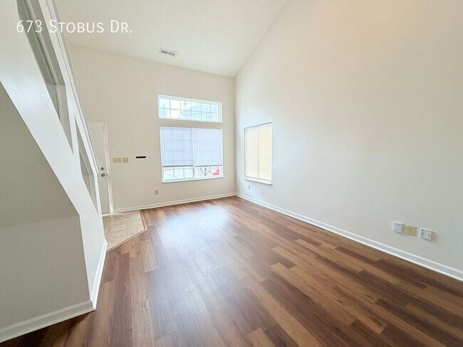 Photo - 673 Stobus Dr