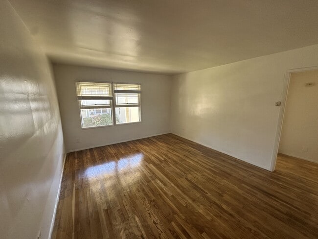 Building Photo - 2477 Silver Lake Blvd Unit 2477-C Rental