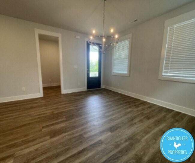 Photo - 932 Arcadia Hl St