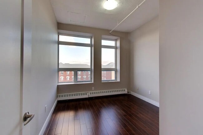 Photo - 90 Colborne St