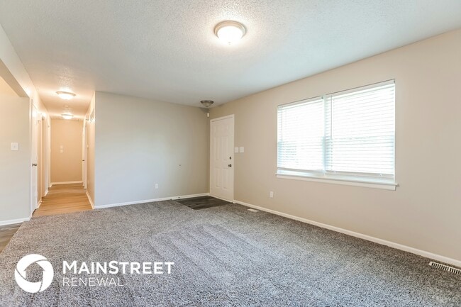 Photo - 1104 NE Lindsay Ave