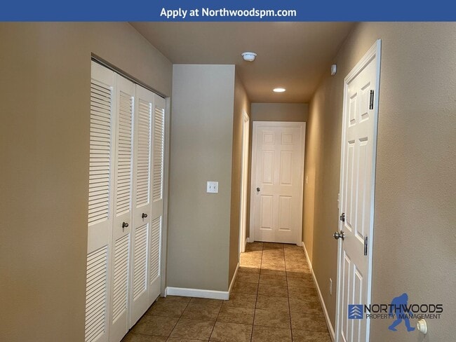 Photo - Nice 2 bed/2bath Townhome Located in White City