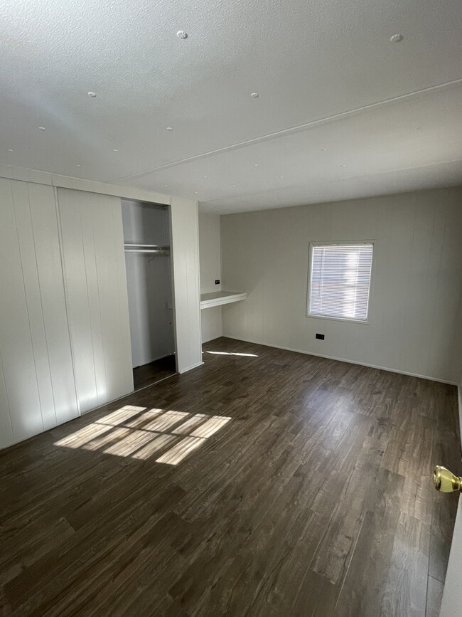 Photo - 211 Victoria Cir