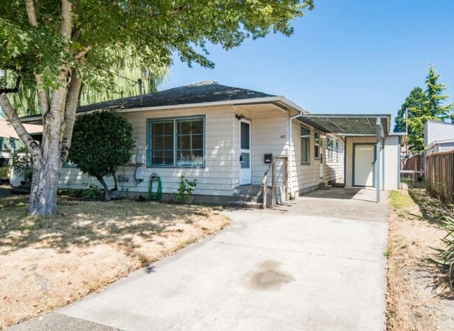 Building Photo - 410-12 Harrison St, Newberg Unit 412