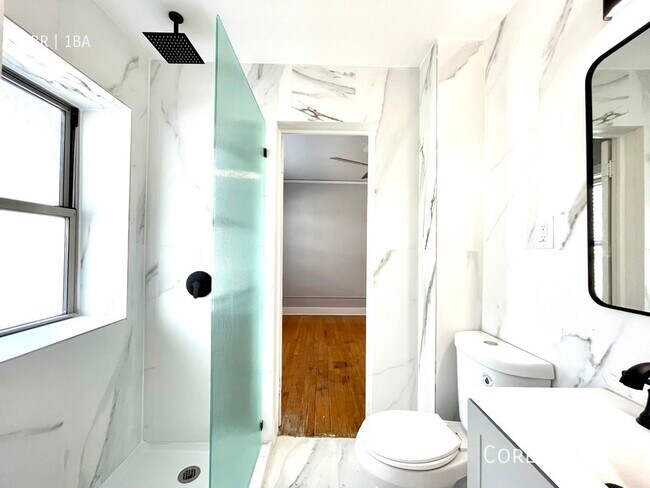 Photo - 710 W 48th St Unidad 106