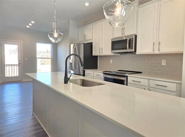 Photo - 341 Skylar Ct SE