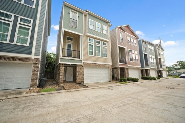 Photo - 2110 Oatfield Dr