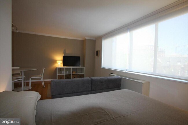 Photo - 2030 F St NW Unidad 407