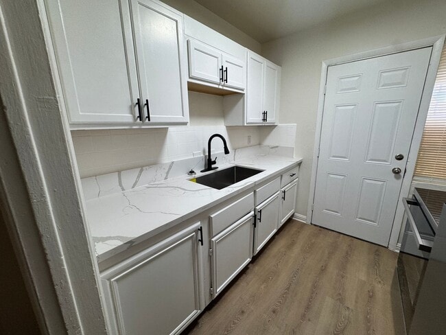 1109 Hillside Pl Unit 1111