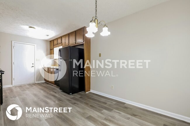 Photo - 335 Cornwallis Way
