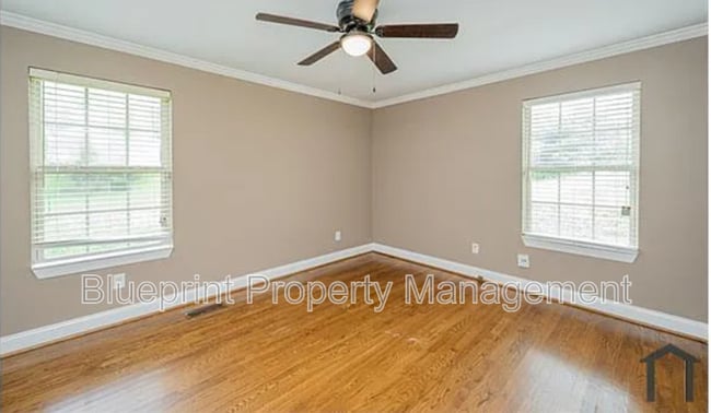 Photo - 616 Elm St SW