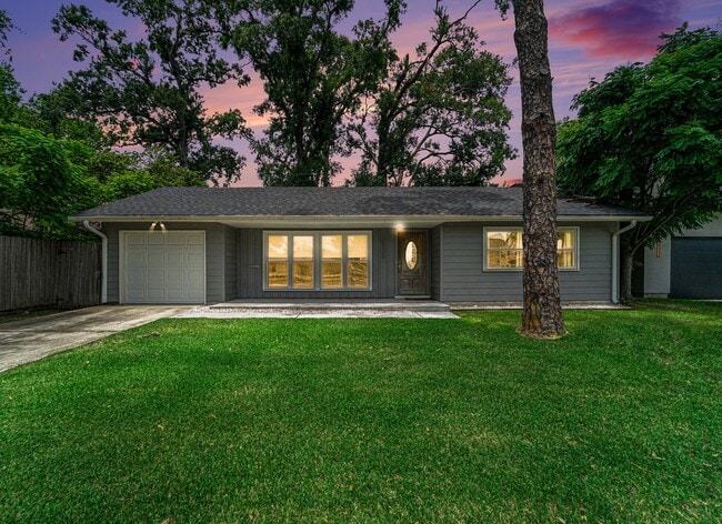 Photo - 8106 Montridge Dr House