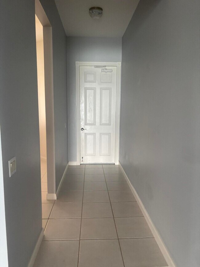 Photo - 31 Harbour Isle Dr W Unit 303