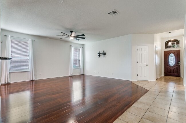 Photo - 705 Hightrail