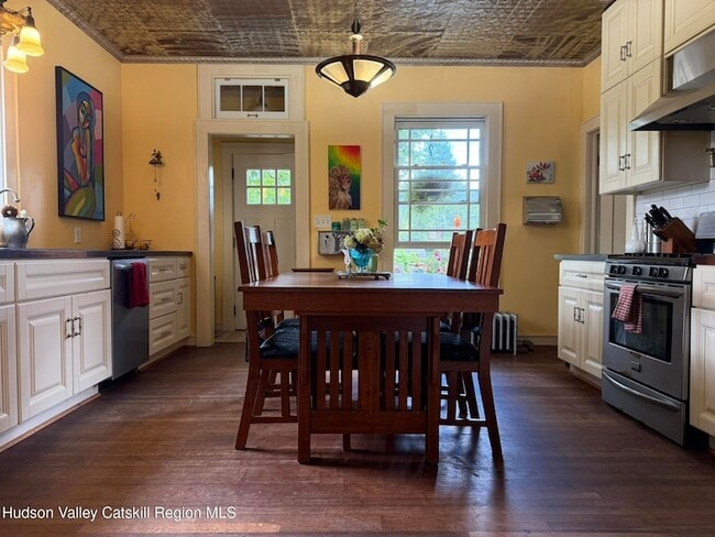 53 Mitchell Hollow Rd