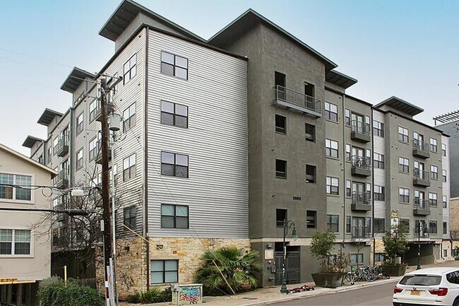 Building Photo - 2502 Leon St Unit 207 Rental