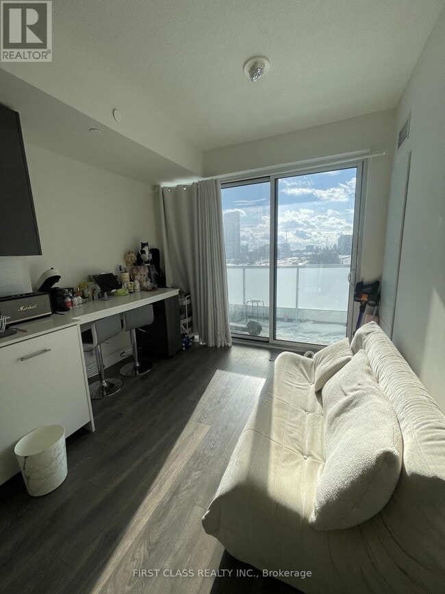 Photo - 188 Fairview Mall Dr Unité 728