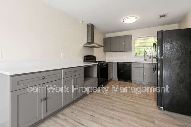 Photo - 1641 Falmouth St