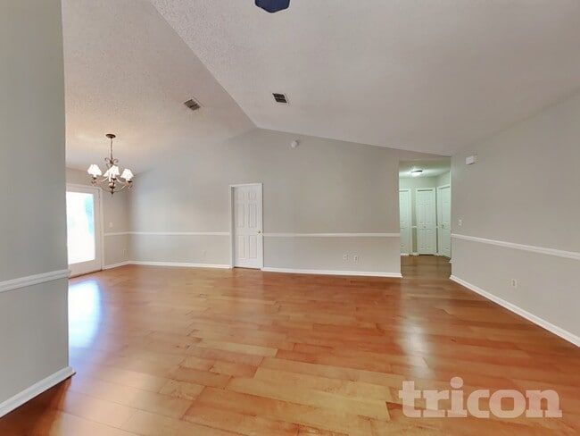 Photo - 1133 Linwood Loop