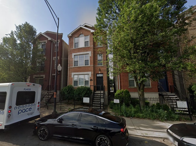 Building Photo - 3343 W Warren Blvd Unit 2