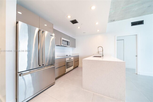 Photo - 13800 Highland Dr Unit PH4