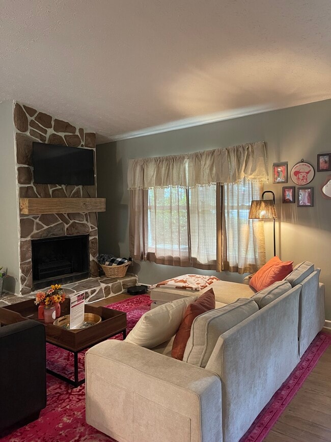 Photo - 130 Oliver Cir