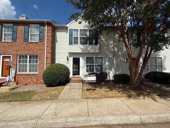 Building Photo - 3 Bedroom Townhouse in Campbell County