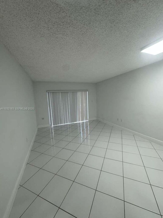 Photo - 9520 SW 8th St Unidad 109