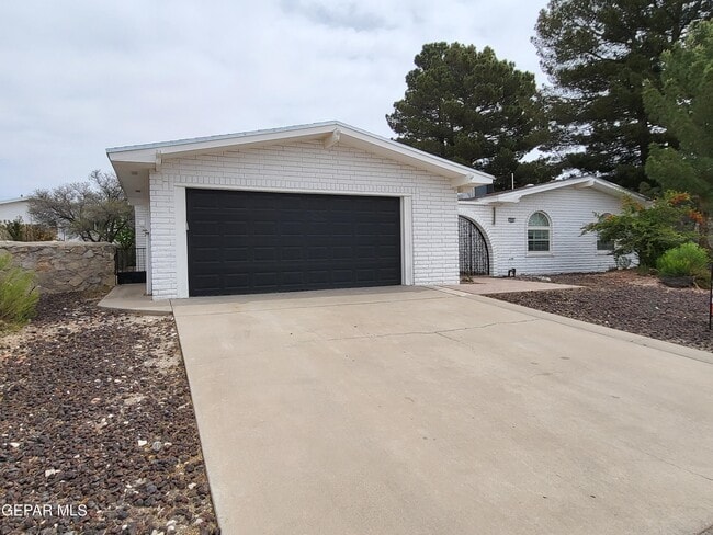 Building Photo - 806 Cortijo Dr