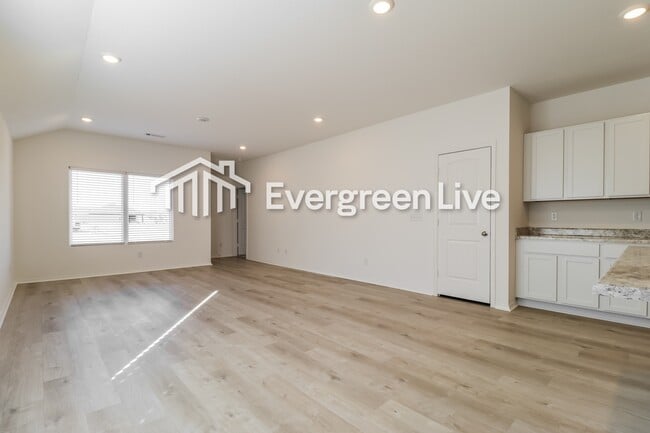 Photo - 190 Sarah Alyse Ln