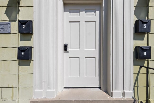 Photo - FULLY FURNISHED!! Belhaven Bombshell! Unidad 2