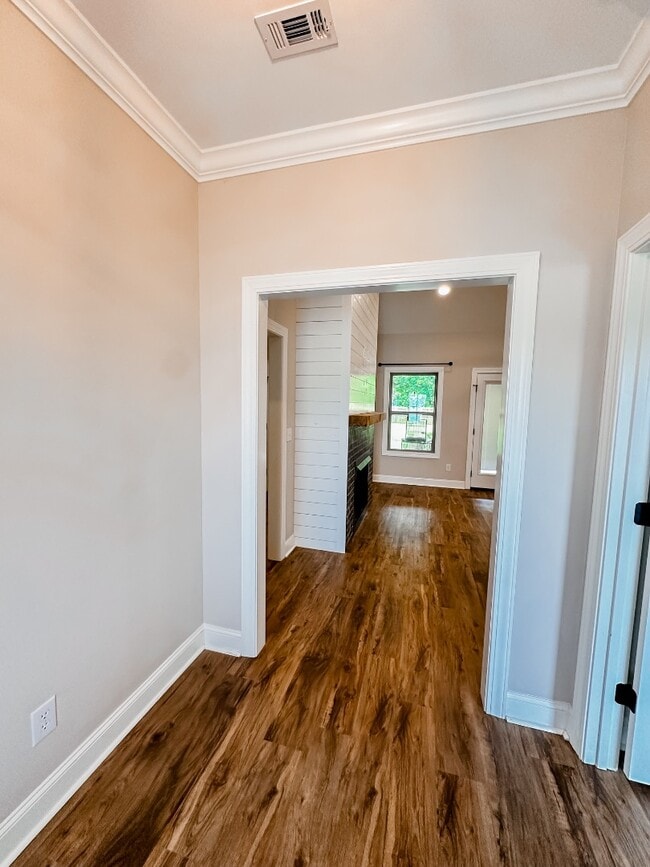 Photo - 211 Dwelling Pl