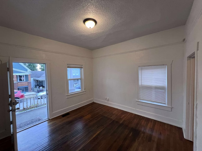 Photo - 530 Tauromee Ave