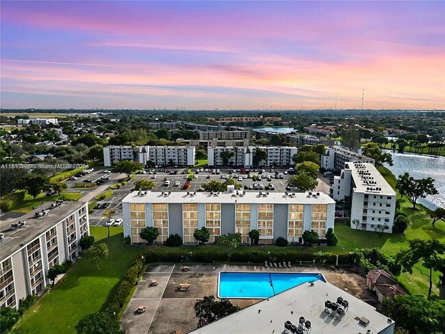Photo - 8610 N Sherman Cir Apartment Unit 507