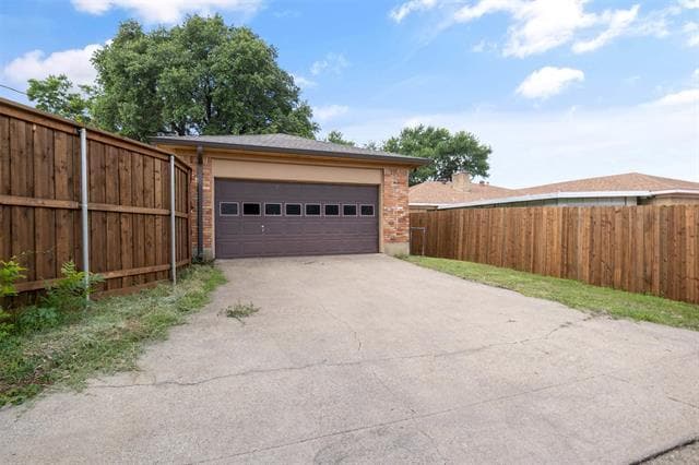 Photo - 5705 Twineing St