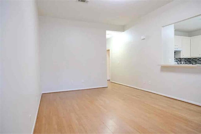 3005 Bolt St Unidad B