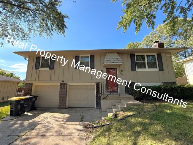 Photo - 3 Bedroom Split-Level Home in Sought-After...