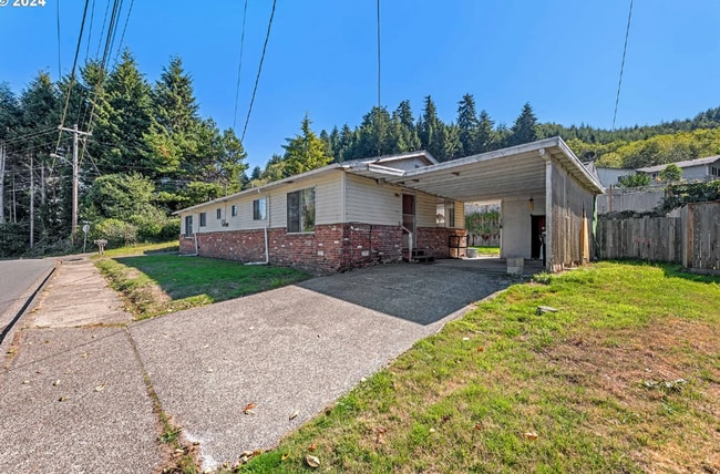 Photo - 2460-2462 Bowman, Reedsport, OR, 97467 Unit 2460