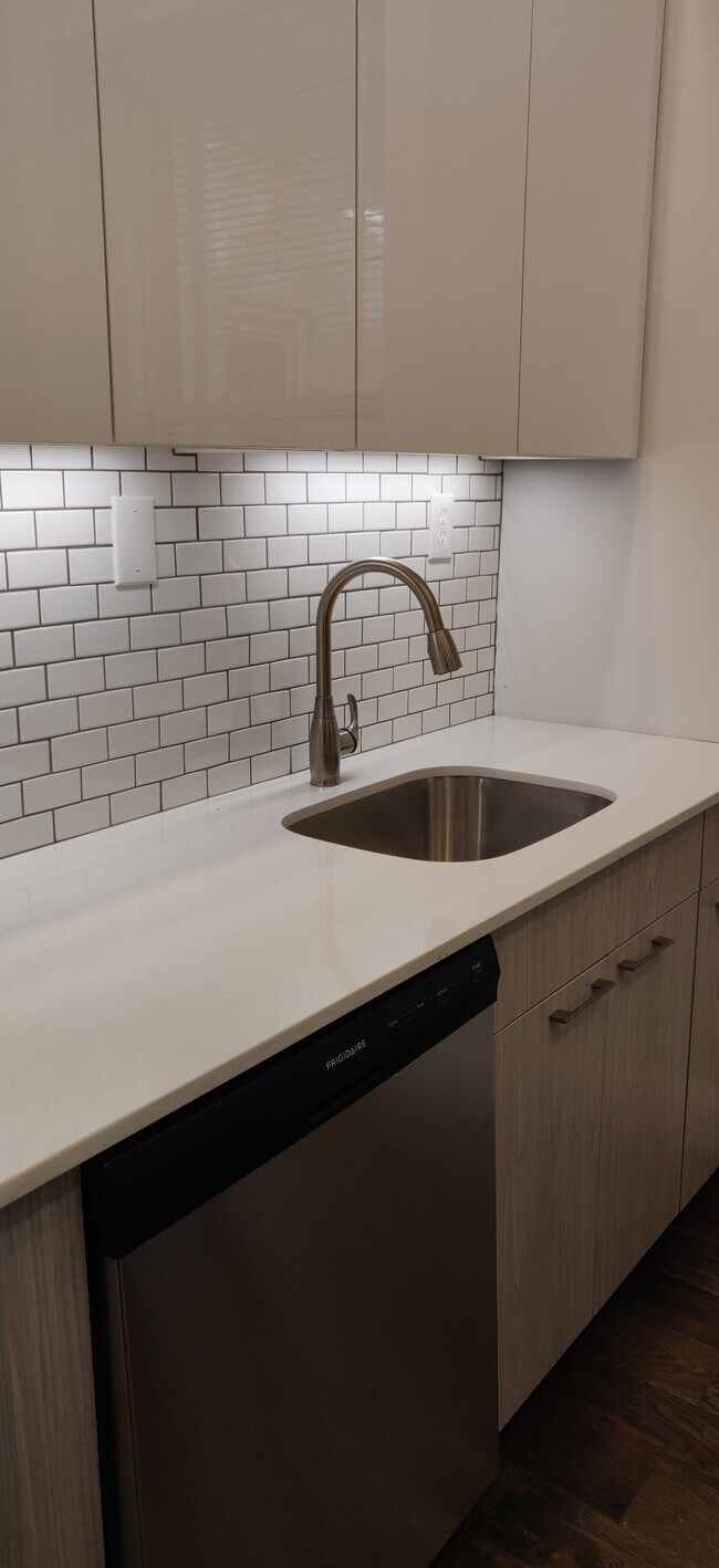 55 Queensberry St Unit 3