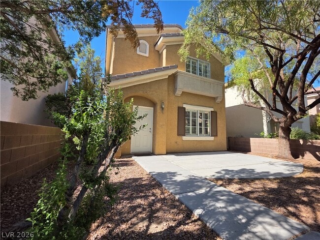 Building Photo - 10021 Via Toro Ave