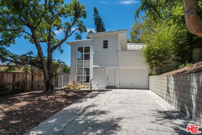 Photo - 1909 Normandie Ave