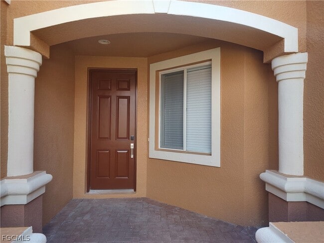 2434 Laurentina Ln