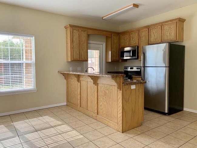 Photo - 2716 Phoenix St