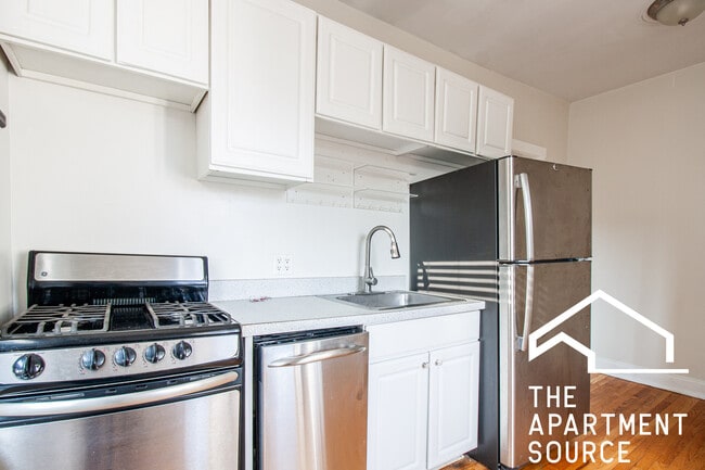 Building Photo - 837 W Cornelia Ave Unit 3N