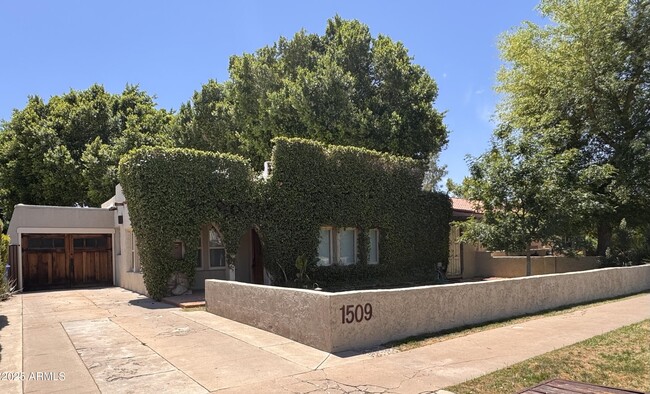 Photo - 1509 E Cheery Lynn Rd House