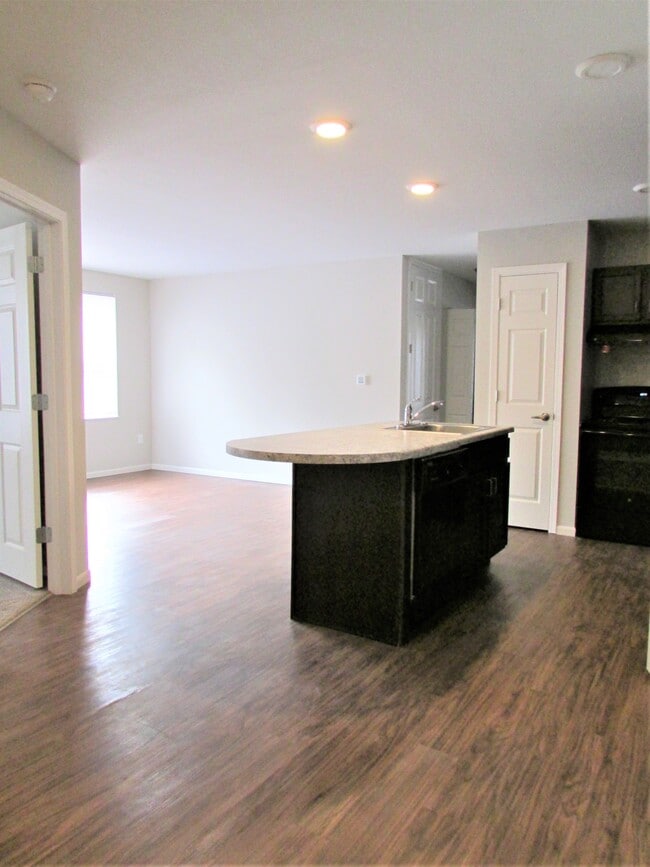 Photo - Rowan Apartments